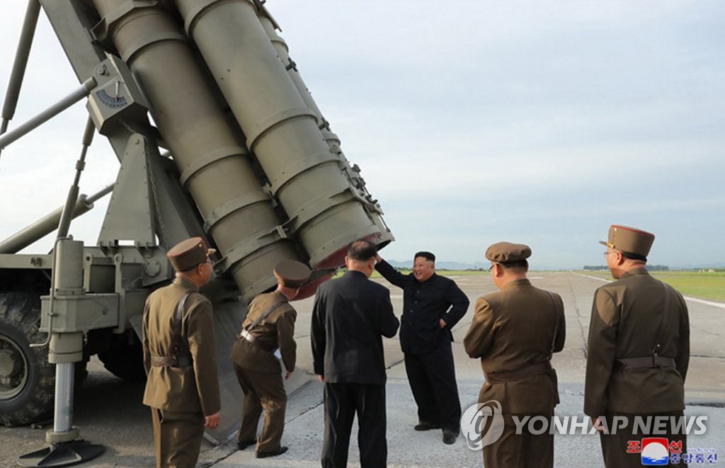 북한, 신형 '초대형 방사포' 시험발사