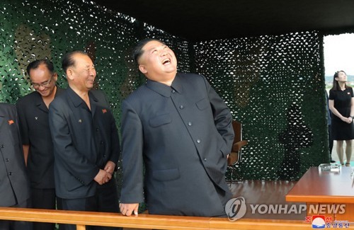 북한, 신형 '초대형 방사포' 시험발사