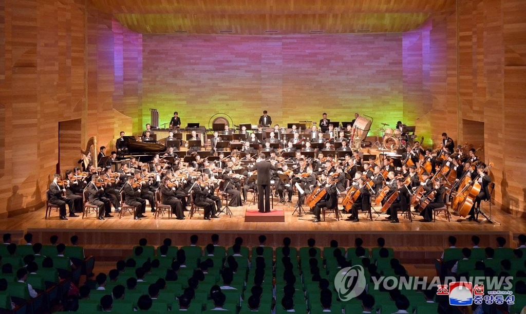 북한 선군절 맞아 경축공연 진행
