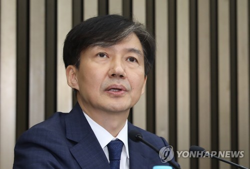 시작된 조국의 무제한 기자간담회