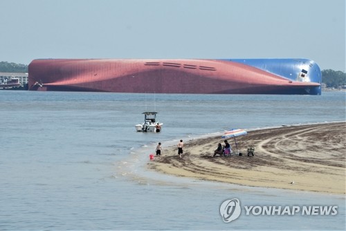 미 해상서 전도된 현대글로비스 자동차 운반선