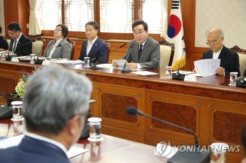 자살예방정책위 회의에서 발언하는 이낙연 총리