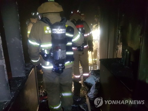 현장 수습하는 소방