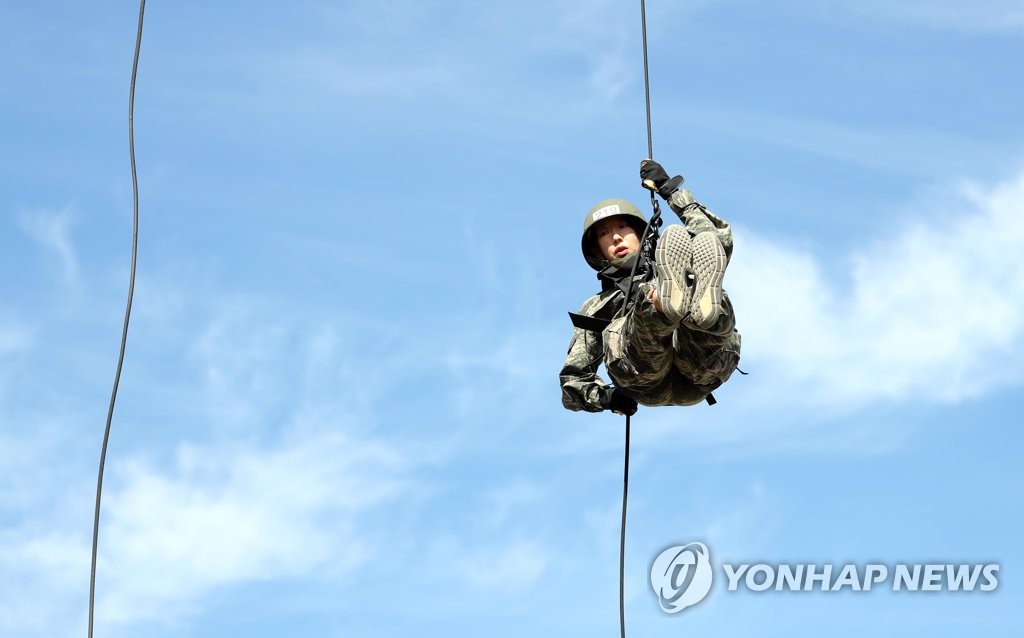 해병대 헬기 레펠훈련 체험하는 펜싱 국가대표팀