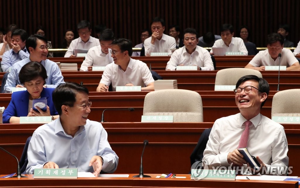 더불어민주당 워크숍 참석한 김상조 정책실장