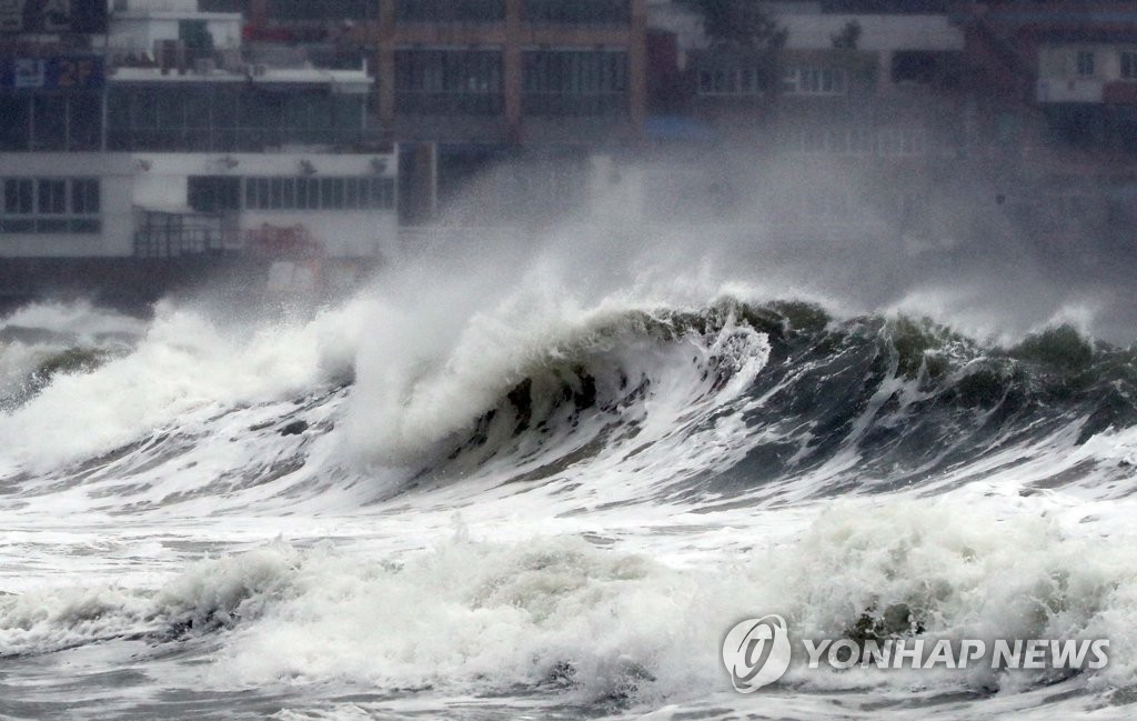 Wild waves and strong winds pummel Haeundae Beach in South Korea's southeastern port city of Busan on Sept. 22, 2019, as Typhoon Tapah approaches South Korea. (Yonhap)