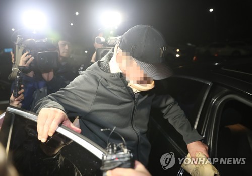 '웅동학원 비리 의혹' 조모씨 영장 기각