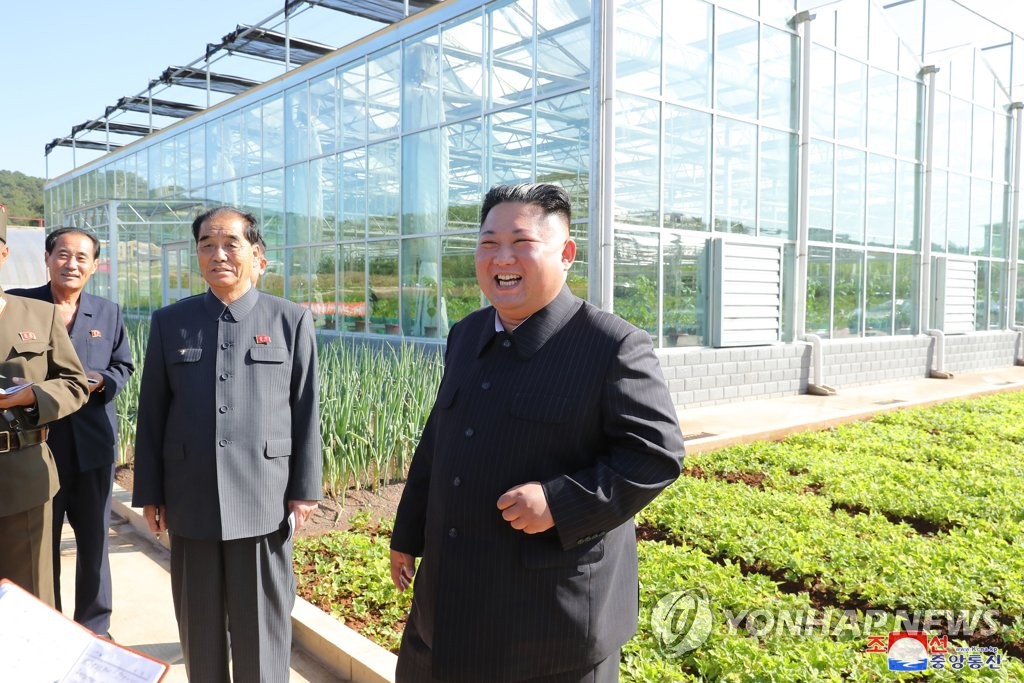 인민군 농장 찾은 김정은