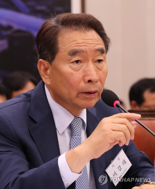 답변하는 이강래 도로공사 사장