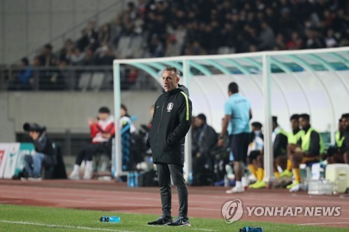 김신욱의 해트트릭 바라보는 벤투 감독