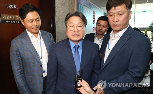 조국 사의 표명, 이해찬 대표 찾은 강기정 청와대 정무수석