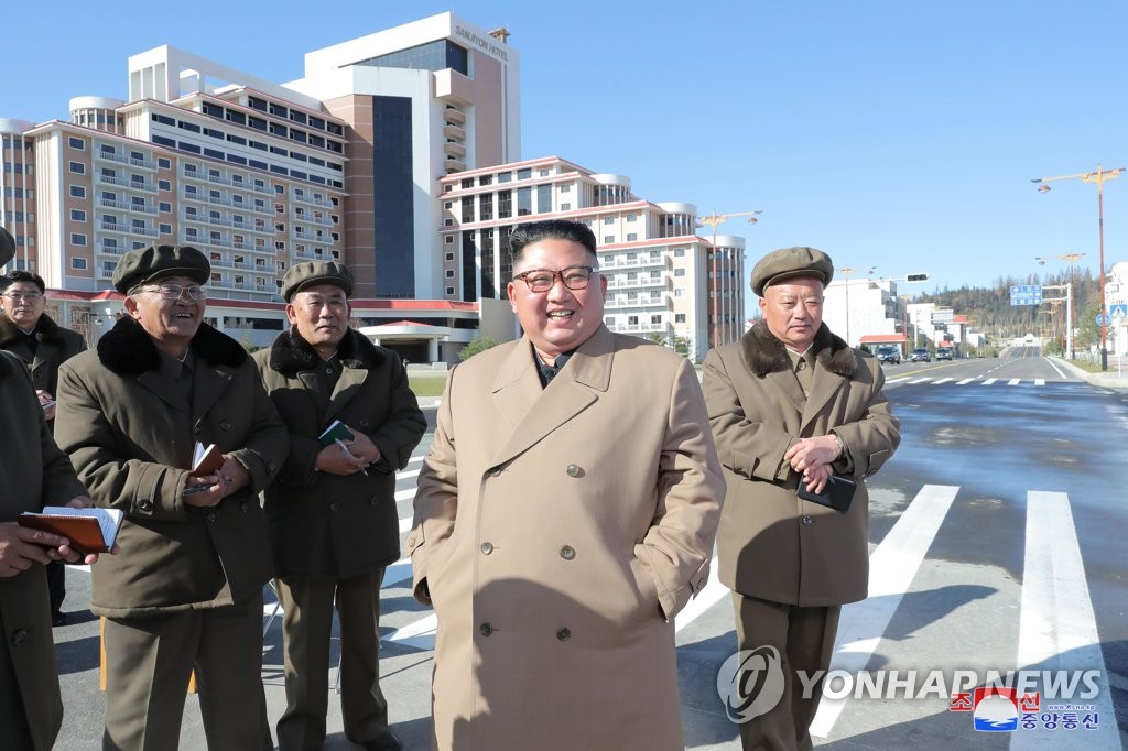 북한 김정은 국무위원장, 삼지연군 건설현장 시찰
