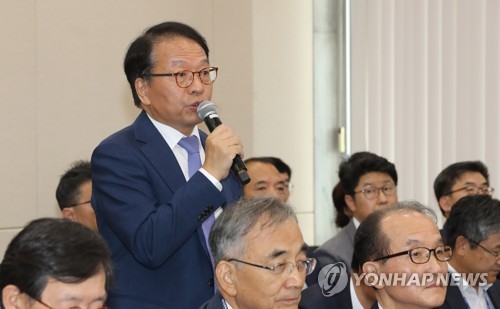 답변하는 한인섭 한국형사정책연구원 원장