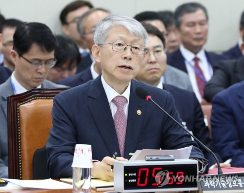 의원질의에 답변하는 최기영 장관