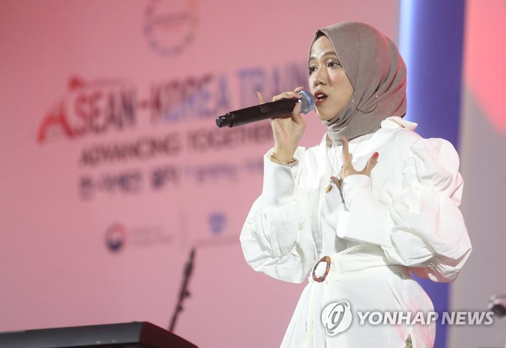 공연 선보이는 티파니 아피파