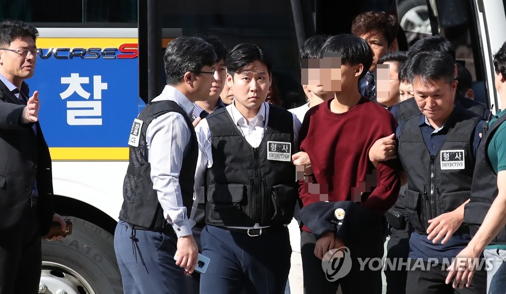 '미대사관저 무단침입' 학생 영장심사