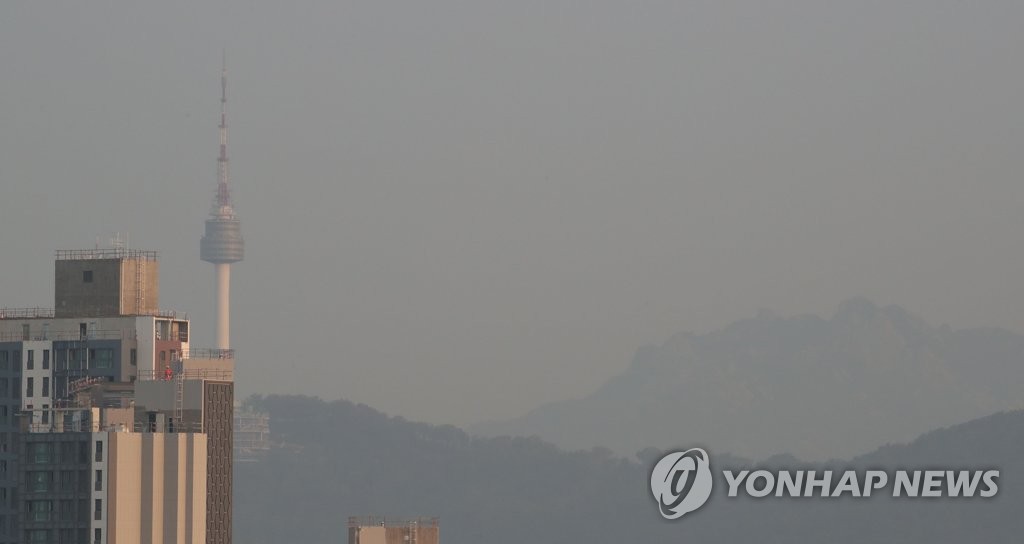 大気汚染でかすむソウルの空（資料写真）＝（聯合ニュース）