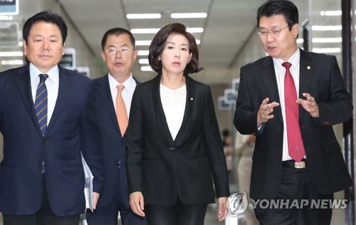 원내대표-중진의원 회의 들어서는 나경원 원내대표