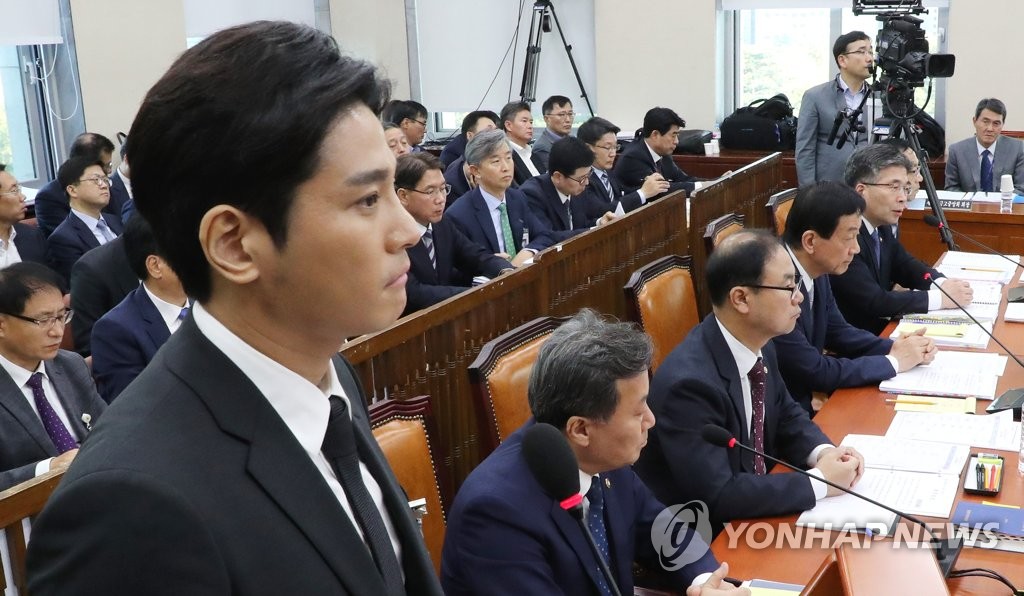 국감 출석한 '버닝썬 신고자' 김상교 씨