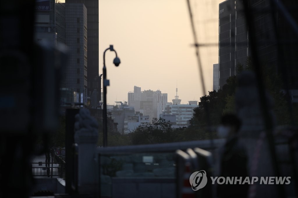 전국 맑지만, 미세먼지 '나쁨'