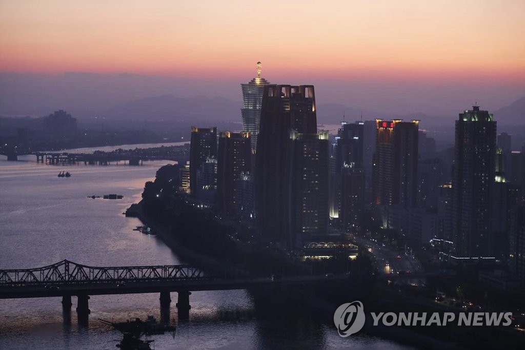 평양에서 바라보는 노을