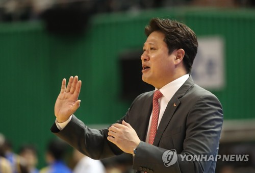 작전 지시하는 서울 SK 문경은 감독