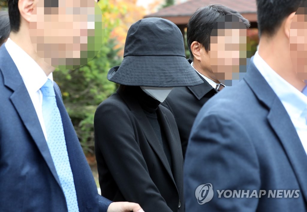 첫 재판 참석한 홍정욱 전 의원 딸 홍모씨