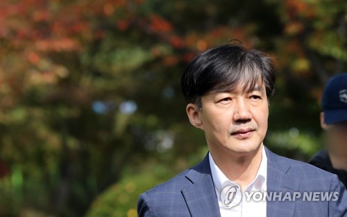 조국, 법무장관 사퇴 한 달 만에 검찰 소환