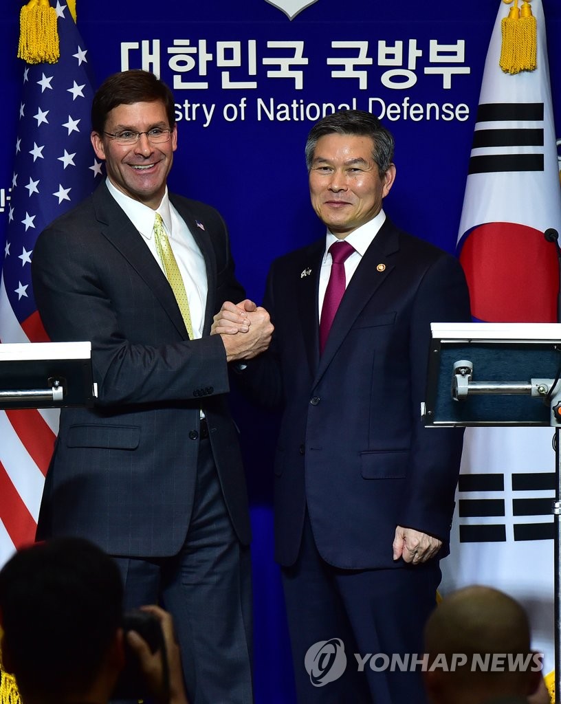 韓米国防相が共同会見 韓米国防相が共同会見