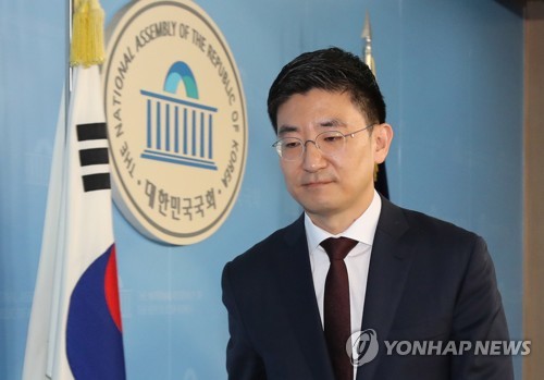 정론관 나서는 김세연