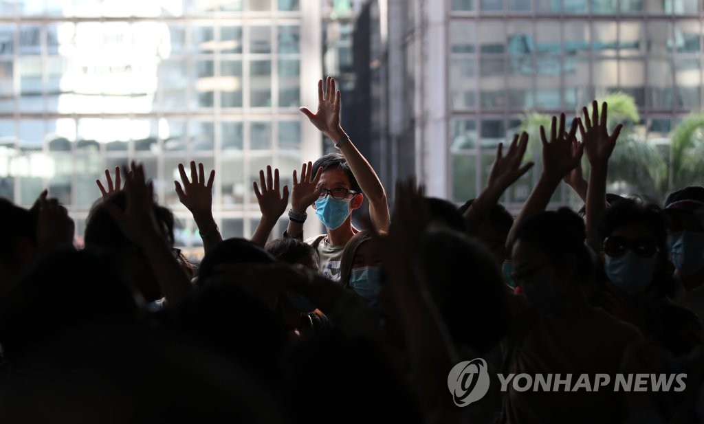 쫙 편 손가락