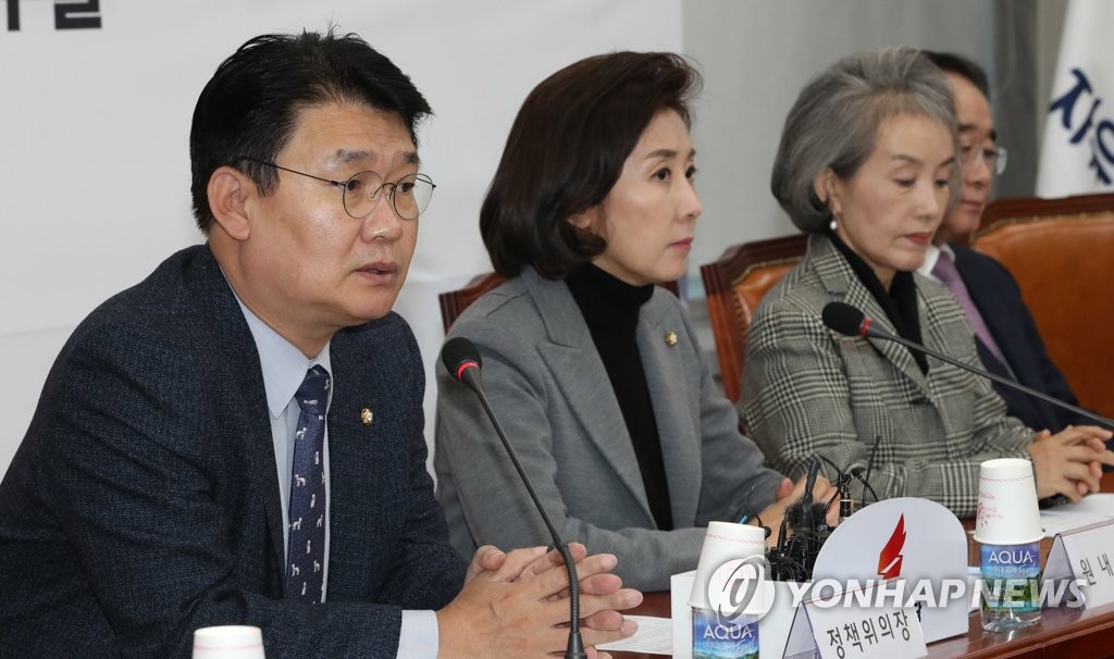 로스쿨 문제 간담회에서 발언하는 나경원 원내대표