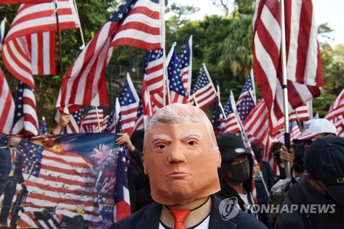'미국 지원 감사' 행진하는 홍콩 민주화 시위대