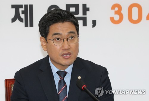 발언하는 오신환
