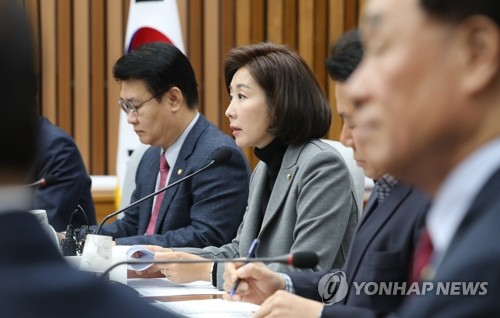 발언하는 한국당 나경원 원내대표