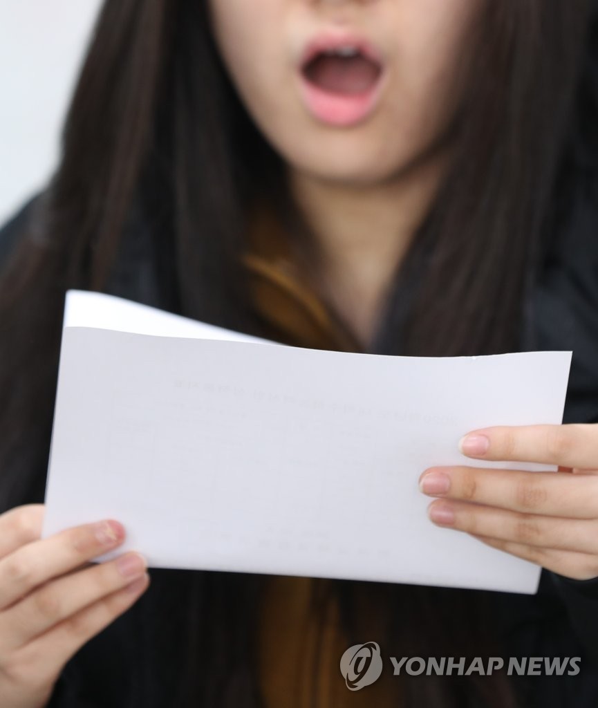 Students get results of college entrance test Students get results of college entrance test