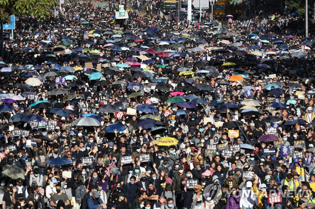 거리 가득 메운 홍콩 시민들
