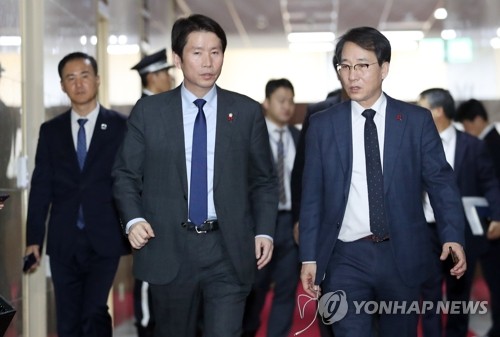 의장실 나서는 이인영 원내대표