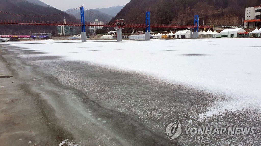 지난 23일 화천산천어축제장 얼음 낚시터.