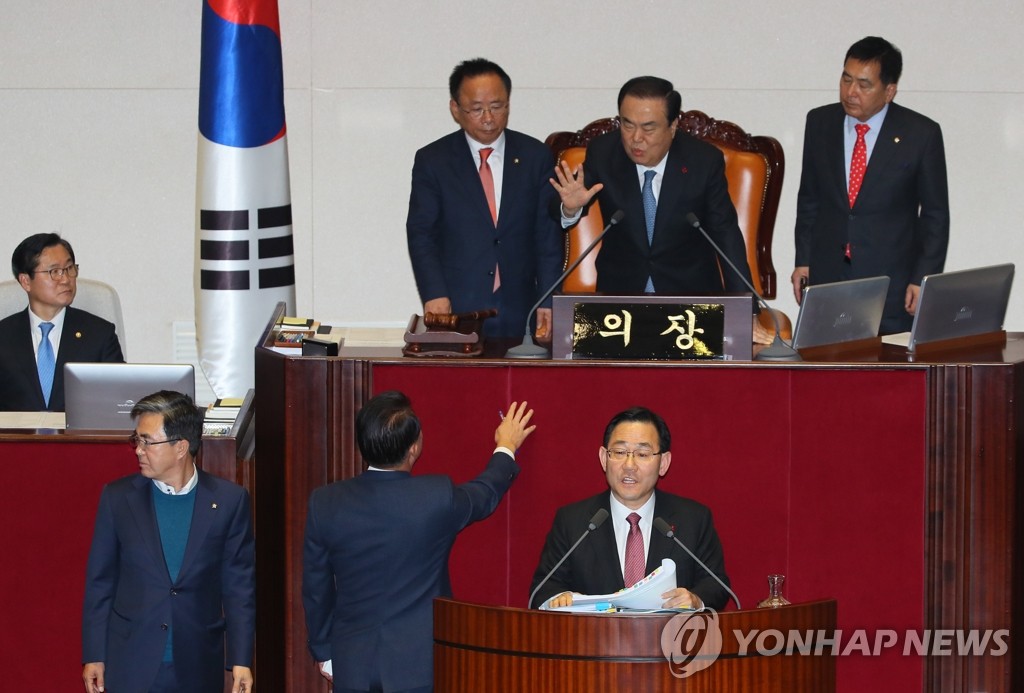 한국당 필버 거부하는 문희상 의장