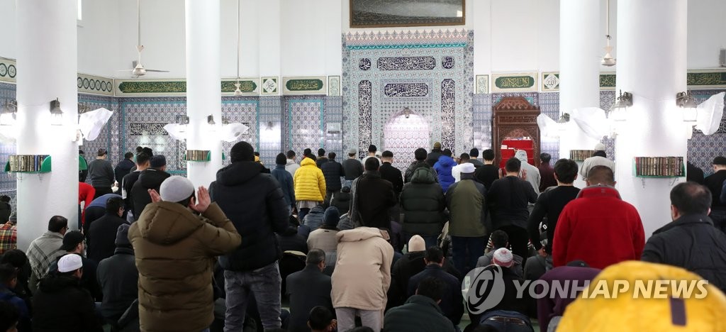 이슬람 성원, 기도하는 신자들