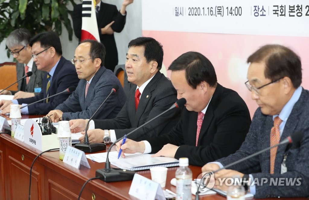 정부 경제정책 전문가 간담회 참석한 한국당 심재철 원내대표