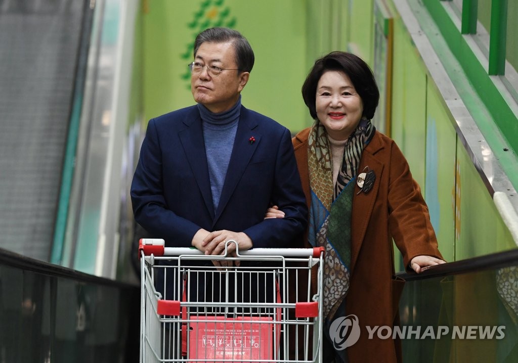 문 대통령 내외, '오늘은 장 보는 날'