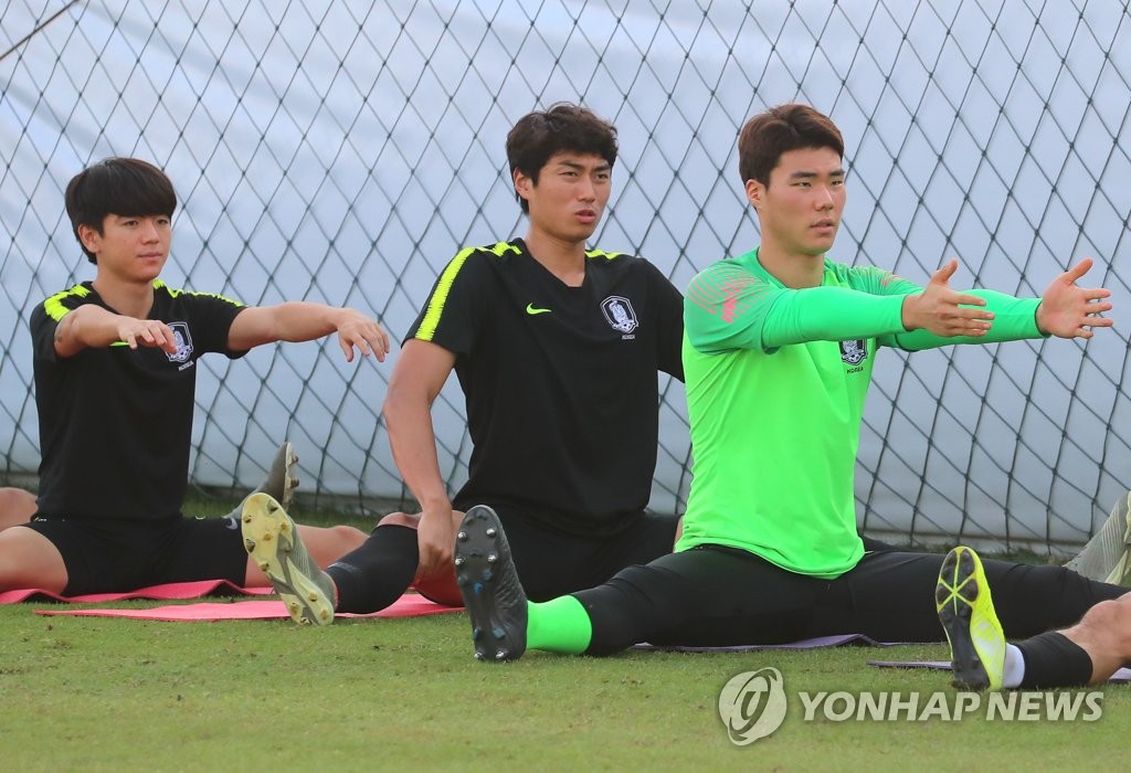 스트레칭 하는 호주전 승리 주역들