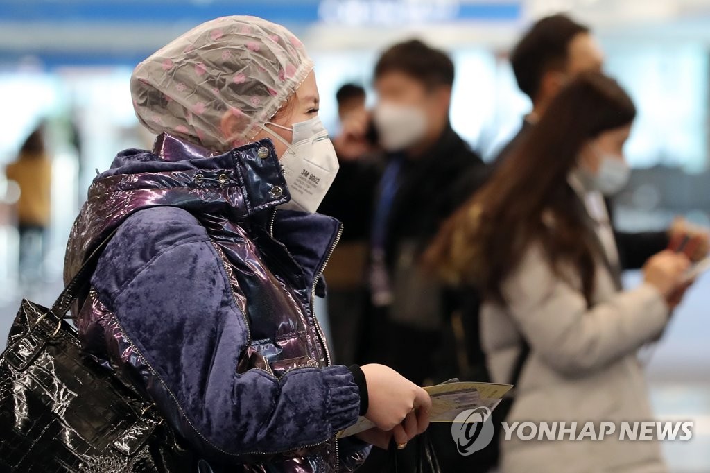 헤어캡 쓰고 입국