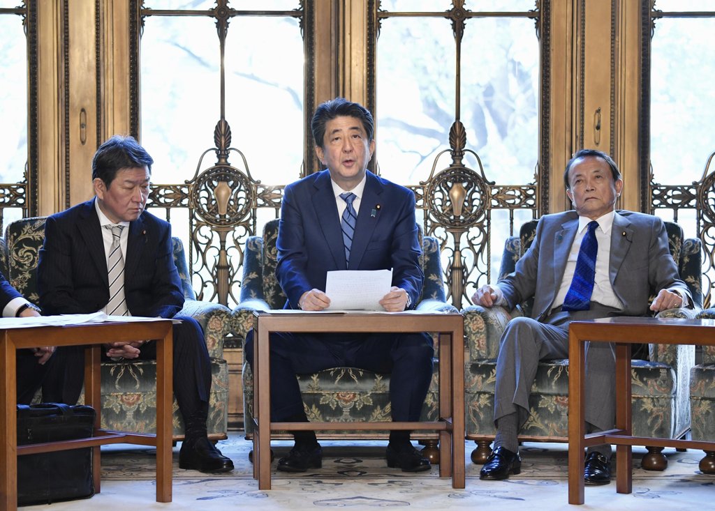 (도쿄 교도=연합뉴스) 아베 신조 일본 총리가 2020년 1월 31일 오후 도쿄에서 열린 신종 코로나바이러스 대책본부 회의에서 발언하고 있다.