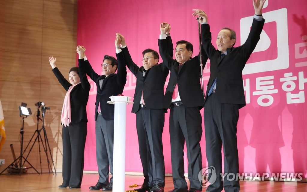 만세 외치는 '미래통합당'