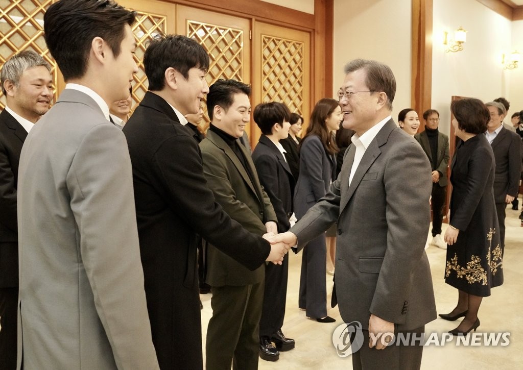 문 대통령과 이선균