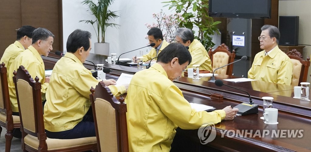 총리 긴급 보고 받는 문 대통령