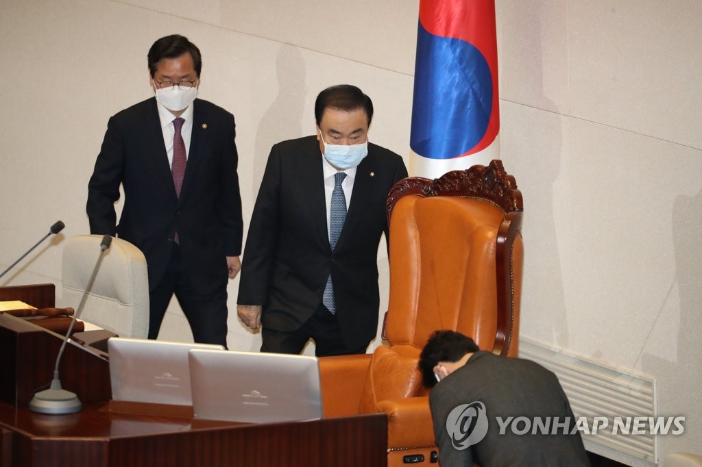 마스크 착용한 문희상 국회의장